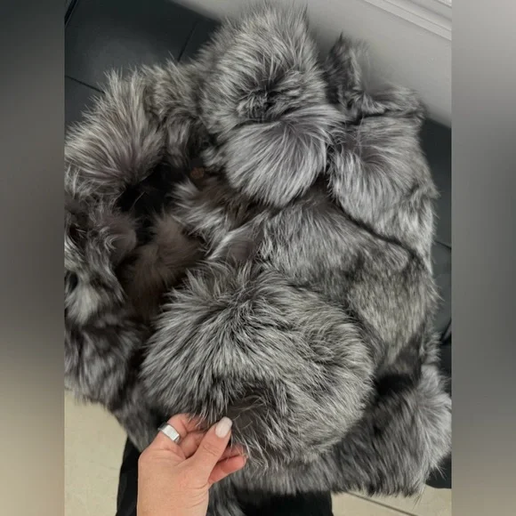 Luxurious Silver Fox real fur coat (size S) and Hat